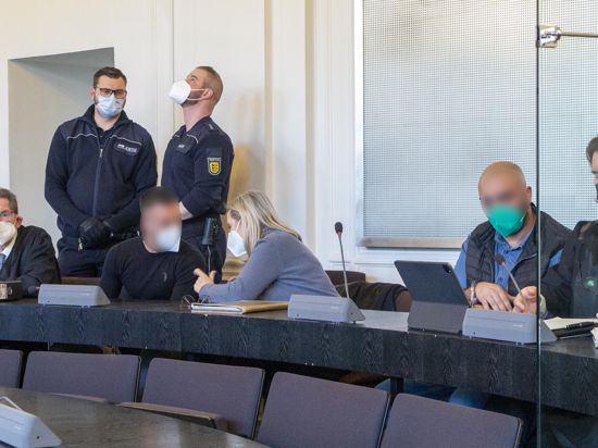 Das Landgericht Karlsruhe sprach die aus Italien stammenden Angeklagten unter anderem wegen Körperverletzung mit Todesfolge schuldig.
