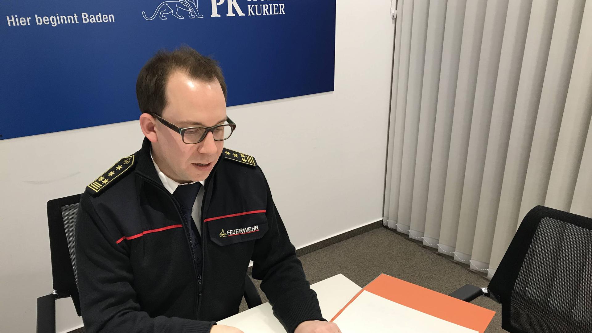 Feuerwehrkommandant Sebastian Fischer verweist auf die Zukunft in seiner Fortschreibung des Feuerwehrbedarfsplans, über den demnächst der Gemeinderat berät.