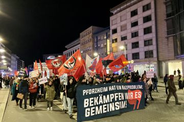 240 Demonstranten aus dem linken Spektrum zogen mit der Antifa durch die Straßen Pforzheims. Die Lage blieb ungewohnt ruhig.