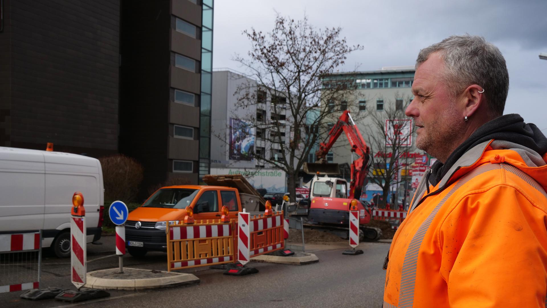 Bauunternehmer Ralf Schwenke kennt die Herausforderungen an WInterbaustellen wie hier in der Wilhelm-Becker-Straße
