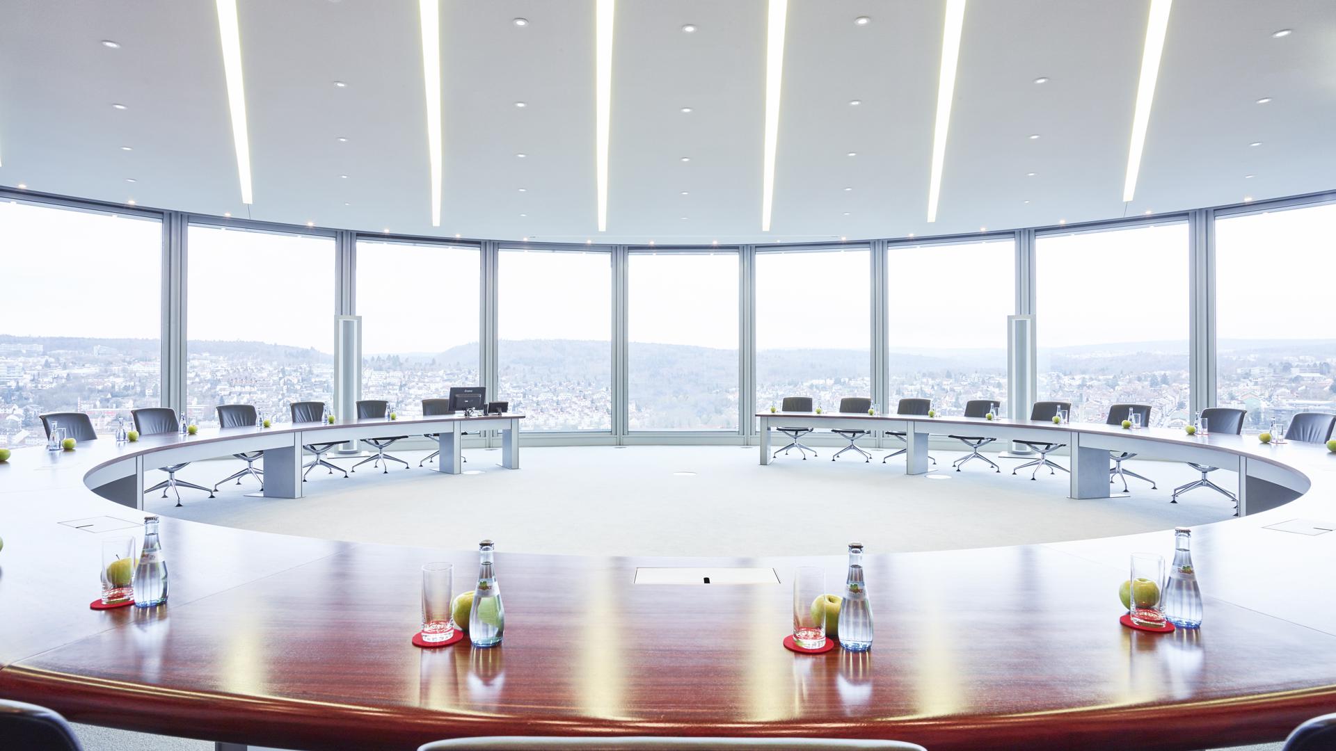 Neben Feierlichkeiten lassen sich die verschiedenen Räume im TurmQuartier auch für Meetings oer Konferenzen mieten.