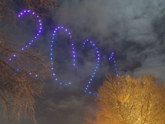 In Pforzheim wurde eine rund achtminütige Drohnen-Show anstelle von Silvester-Feuerwerken gezeigt.