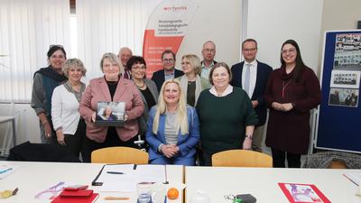 Politiker und Vertreter von Sozialen Einrichtungen bei Pro Familia in Pforzheim