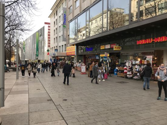 Fußgängerzone Pforzheim am ersten Samstag mit Teil-Lockdown wegen Corona
