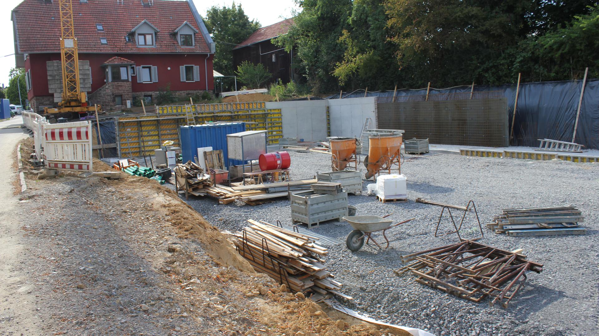 Baugrube auf dem Pforzheimer Tierheimgelände für neue Quarantänestation.