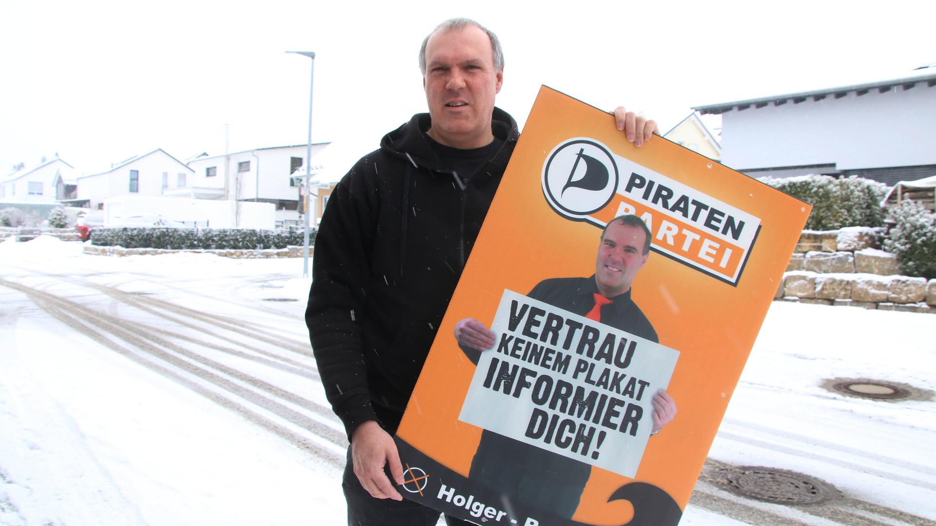 Zehn Jahre später: Holger Reichert war im Enzkreis 2011 das Gesicht der Piratenpartei und grüßte von Wahlplakaten. Heute ist die einstige Politikhoffnung vom Wahlzettel in Pforzheim und Enzkreis verschwunden.