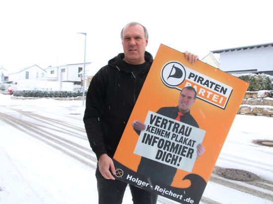 Zehn Jahre später: Holger Reichert war im Enzkreis 2011 das Gesicht der Piratenpartei und grüßte von Wahlplakaten. Heute ist die einstige Politikhoffnung vom Wahlzettel in Pforzheim und Enzkreis verschwunden.