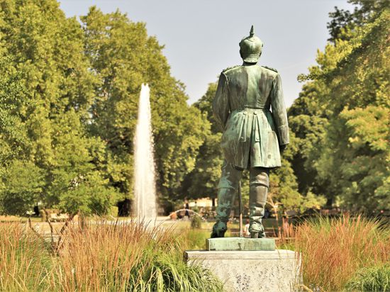 Den Blick nach Norden: Die Bismarck-Statue steht seit 1937 im Pforzheimer Stadtgarten. 