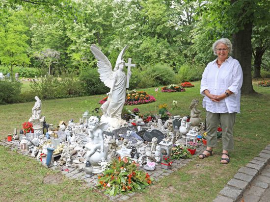 Ruhe und Begegnung: Auf dem Hauptfriedhof sind Hunderte totgeborene oder kurz nach der Geburt gestorbene Kinder beerdigt. Für Angehörige ist das Kindergrabfeld laut Seelsorgerin Regina Mandel ein wichtiger Ort.