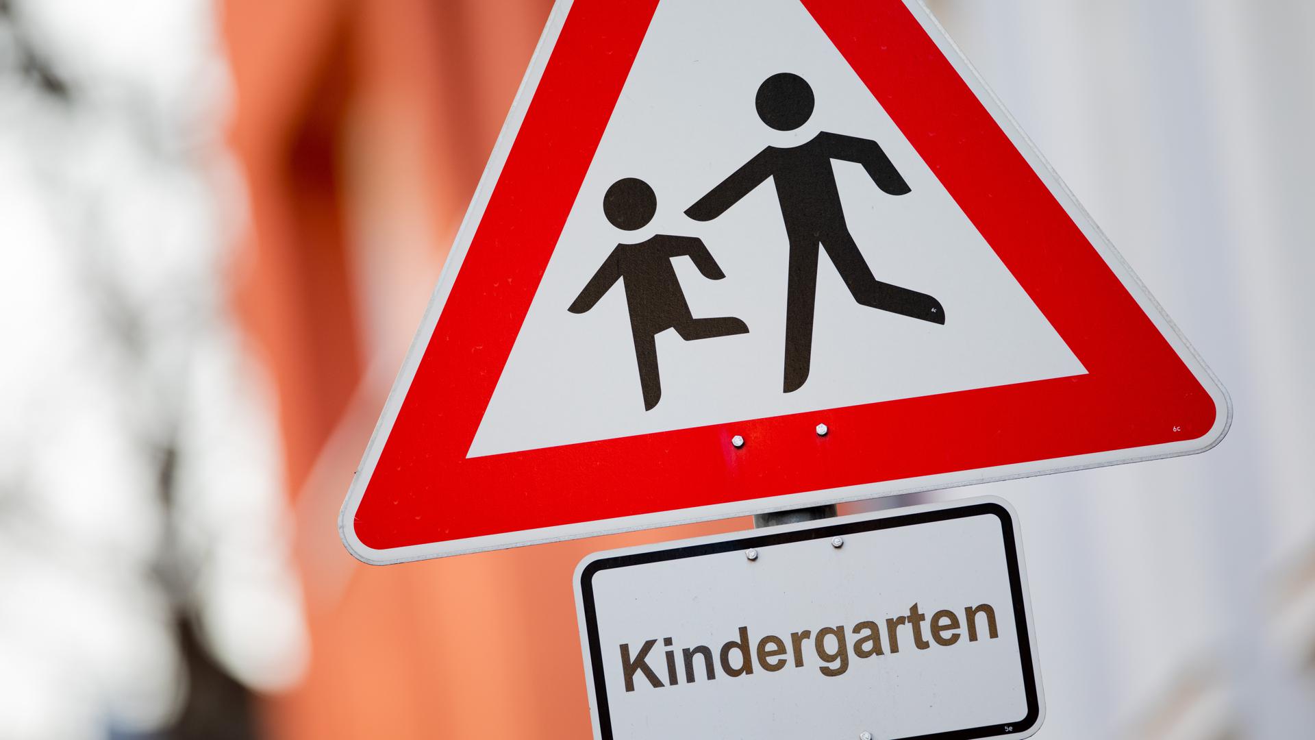 Vorsicht Kinder: Im Zweifel bringen Eltern ihre Kinder doch mit dem Auto zur Kita. Das liegt nicht am bösen Willen, sondern an den schlechten Busverbindungen in Pforzheim.