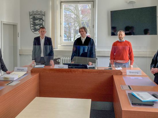 Einen Richterspruch konnten der Vorsitzende Andreas Nagel (Mitte) sowie Klingel-Anwalt Michael Wald (rechts) und DGB-Rechtsbeistand Rudolf Gromer (links) beim Auftakt der Klingel-Prozesse vermeiden.
