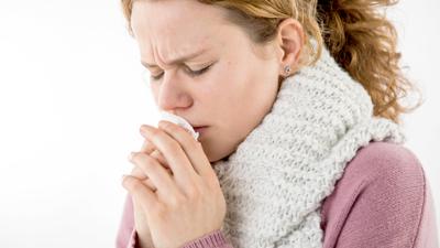 Zum Themendienst-Bericht von Tobias Hanraths vom 23. Januar 2020: Überfallartige Beschwerden: Im Gegensatz zur Erkältung bricht eine Grippe ganz plötzlich aus.