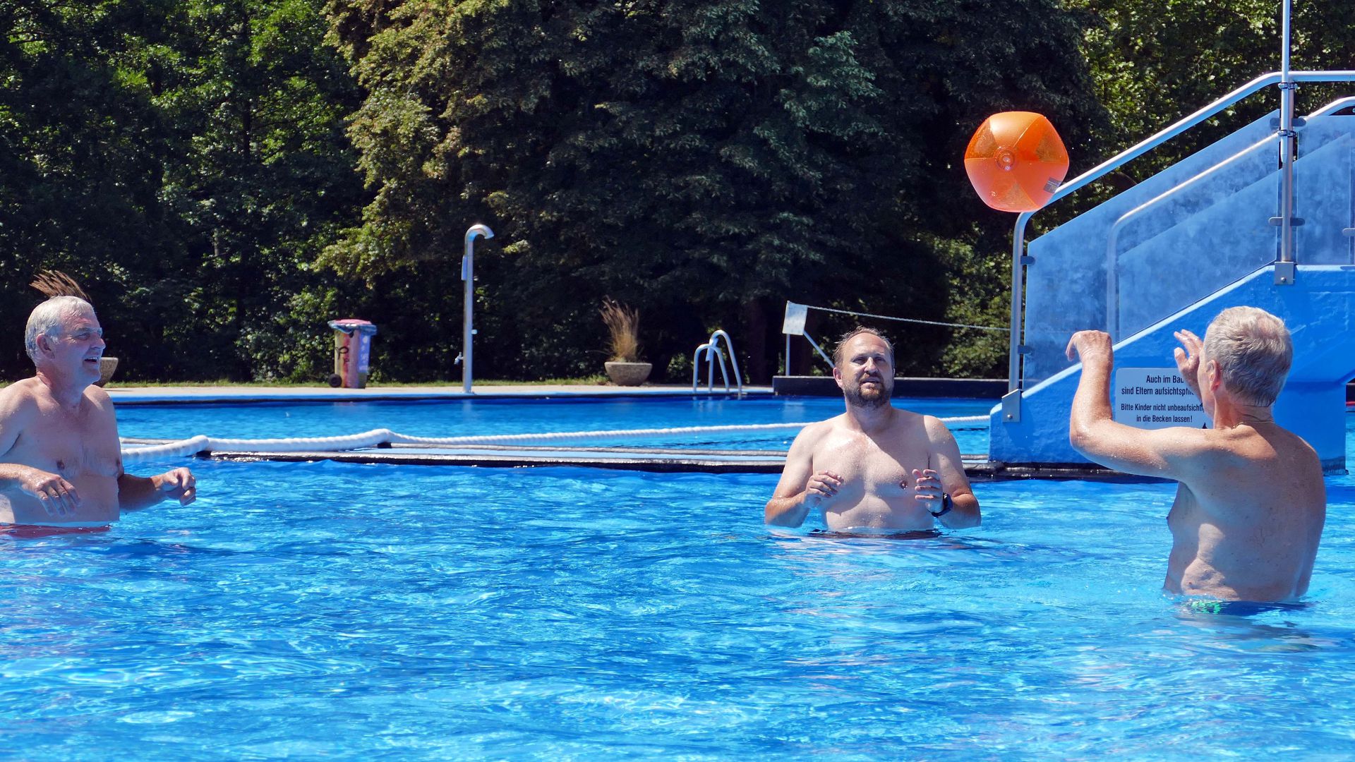 Badespaß im Becken: Nagoldbad in Pforzheim