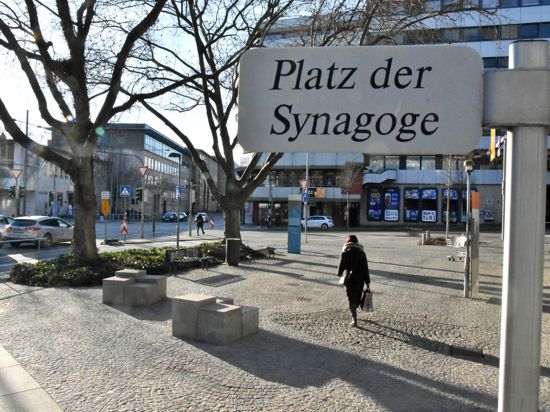 Der Platz der Synagoge:An dem Platz in der Pforzheimer Zerrennerstraße marschieren immer wieder trommelnde Demonstranten vorbei, unter denen sich wiederholt Rechtsextremisten befanden. Ein Beschluss des Landtags soll das ändern.