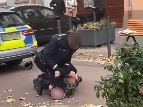 Umstrittene Festnahme in Pforzheim durch Polizisten