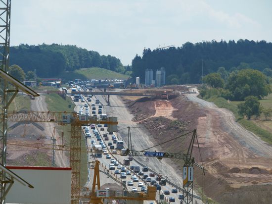 Die Baustelle an der Enztalquerung wird zum Nadelöhr, vor allem in Richtung Karlsruhe. Bis zu 13 Kilometer Stau hatten sich auf dieser Strecke am Freitag gebildet. 
