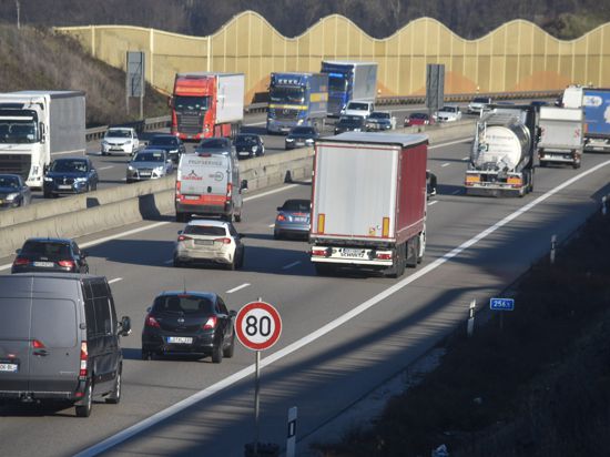 A 8: Tempolimit auf A8 in Richtung Stuttgart zw. Karlsbad und Pforzheim-West seit Juni 2022 nach Unfall