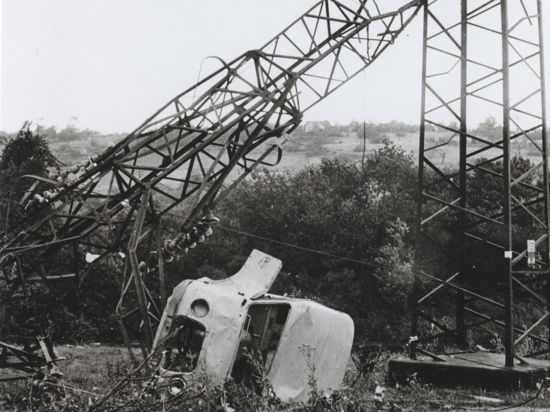 Der Tornado, der am 10. Juli 1968 in Pforzheim und Teilen des Enzkreisestobte, knickte Strommasten um und wirbelte Autos durch die Luft.