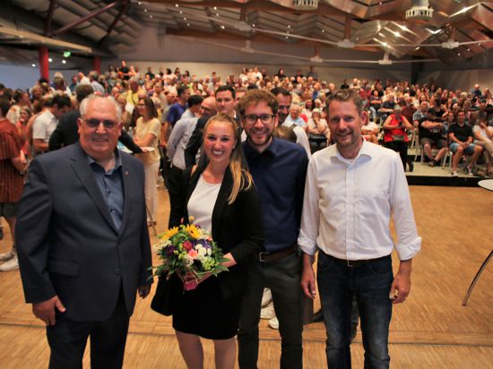 Kurt Ebel (CDU, links) hat Julia Wieland bereits am Wahlabend seine Unterstützung zugesichert. Andere Gemeinderatsmitglied sind allerdings noch skeptisch.