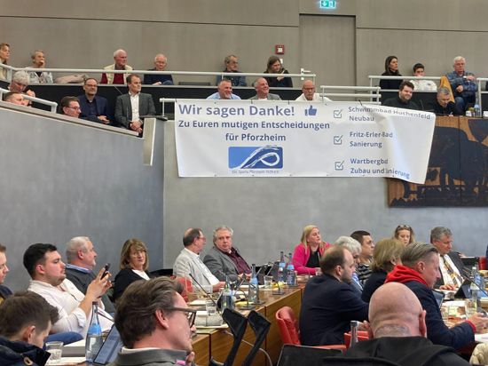 Lautstarke Unterstützung von den Rängen hatten die Kombibad-Befürworter im Pforzheimer Rathaus. Die Vereine wie der SSC Sparte fordern seit langem mehr Schwimmfläche.