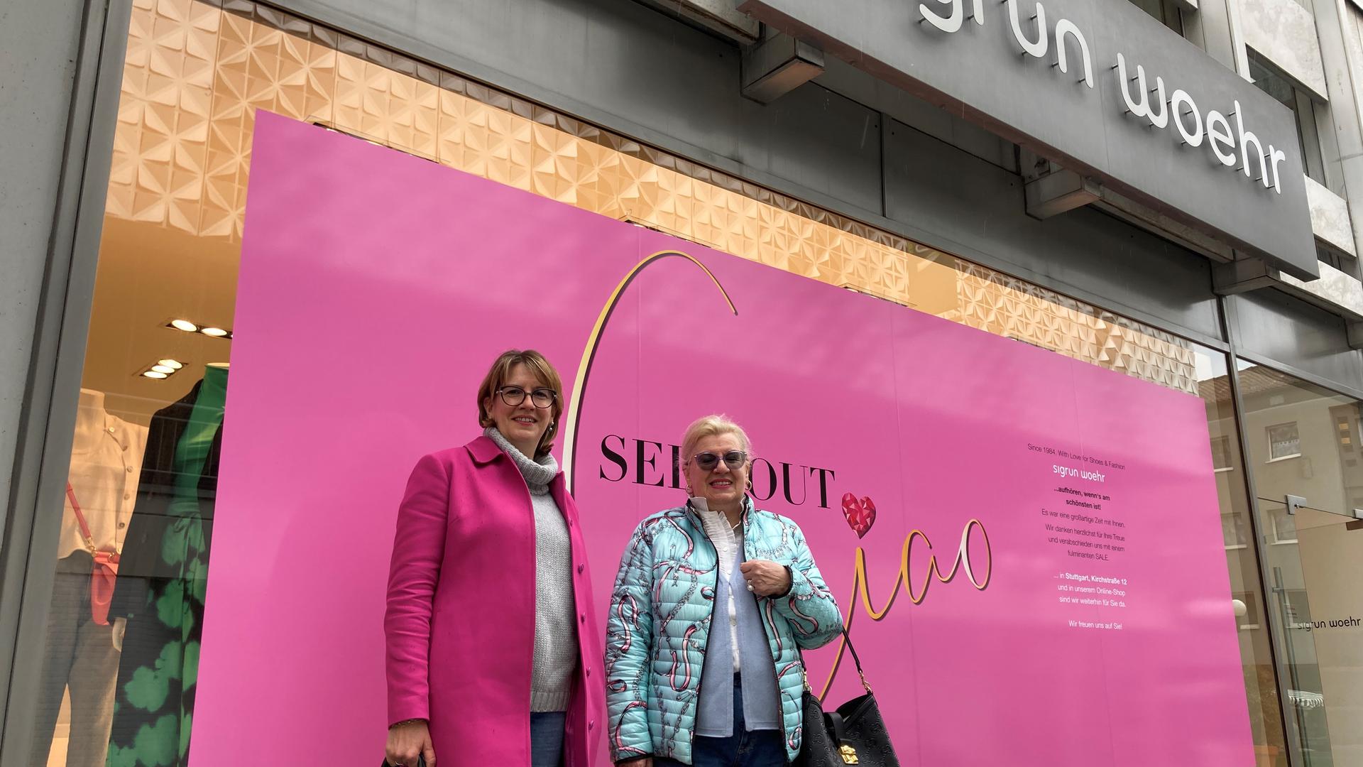 Stammkundinnen: Carola Funk (links) und ihre Mutter Christa Funk schauen jedes Mal im Schuhfachgeschäft Sigrun Woehr vorbei, wenn sie zum Einkaufen nach Pforzheim kommen. Ab Sommer fällt dieser Part der Shopping-Tour weg. 
