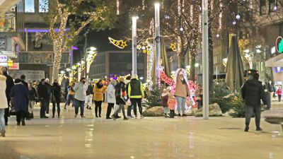 Weihnachtsbeleuchtung in der Pforzheimer City mit Santa Claus