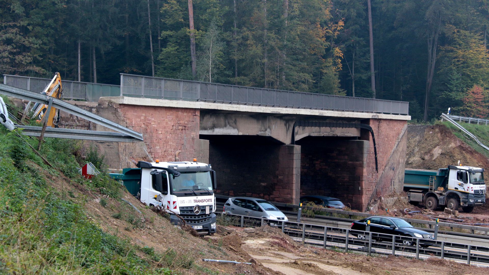 Die Brücken zwischen Niefern und Hagenschieß muss aufgrund des sechsspurigen Ausbaus der A8 abgebrochen werden. Foto: 