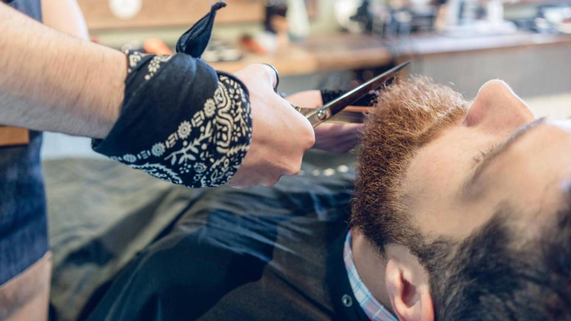 Die Bartpflege steht in Barber-Shops eigentlich im Mittelpunkt. Doch das Friseurhandwerk beschwert sich über unzulässige Konkurrenz.