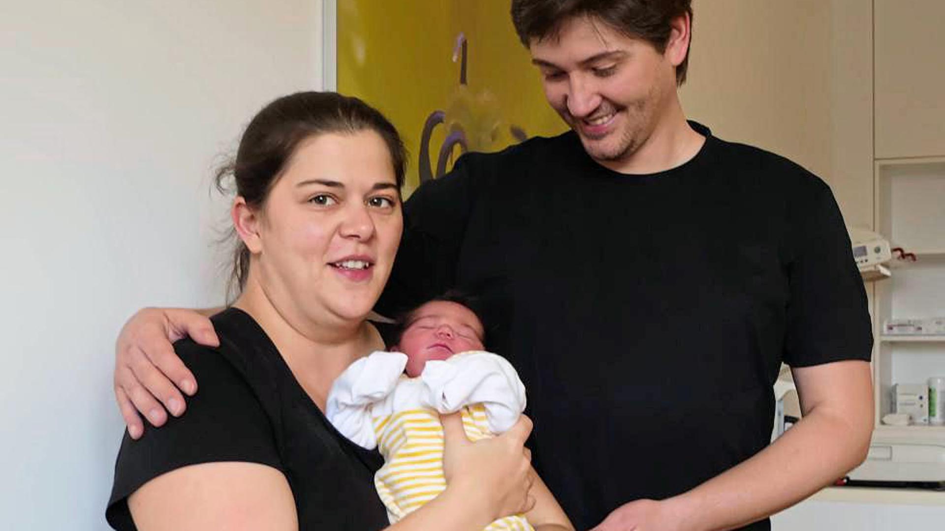 Sabrina und Alexander Hampp freuen sich über die Geburt ihrer Tochter Malia Marie. Sie ist das erste Kind, das im neuen Jahr in Pforzheim zur Welt kam.