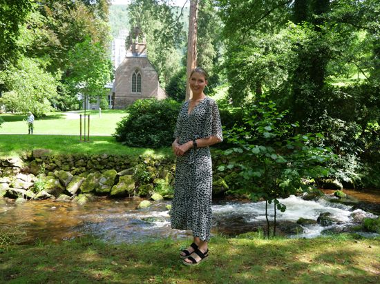 Der Kurpark bietet Ausflügern zwischen Enz und englische Kirche viele Facetten, die sich zu entdecken lohnen, versichert Touristik-Geschäftsführerin Stefanie Dickgiesser 