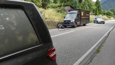 Ein Motorradfahrer ist am Donnerstag auf der B294 zwischen Höfen an der Enz und Calmbach tödlich verunglückt.