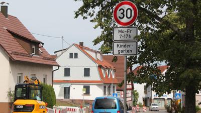 Pforzheimer Straße in Neuhausen mit Tempo-30-Schild