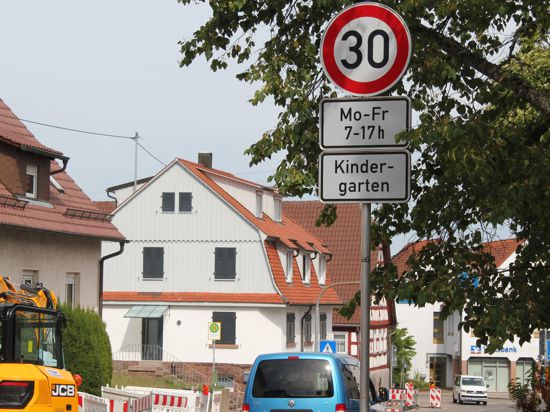 Pforzheimer Straße in Neuhausen mit Tempo-30-Schild