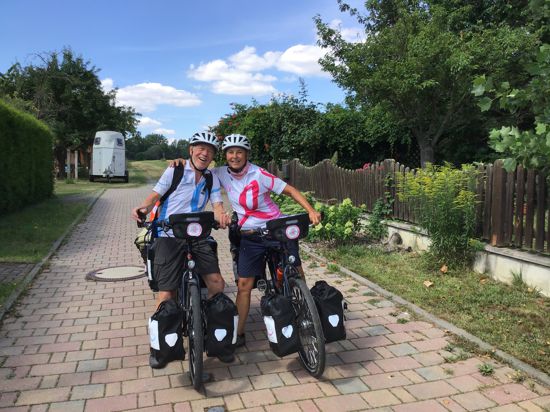 Reinhard und Doris Kappes gut gelaunt unterwegs mit dem Fahrrad.