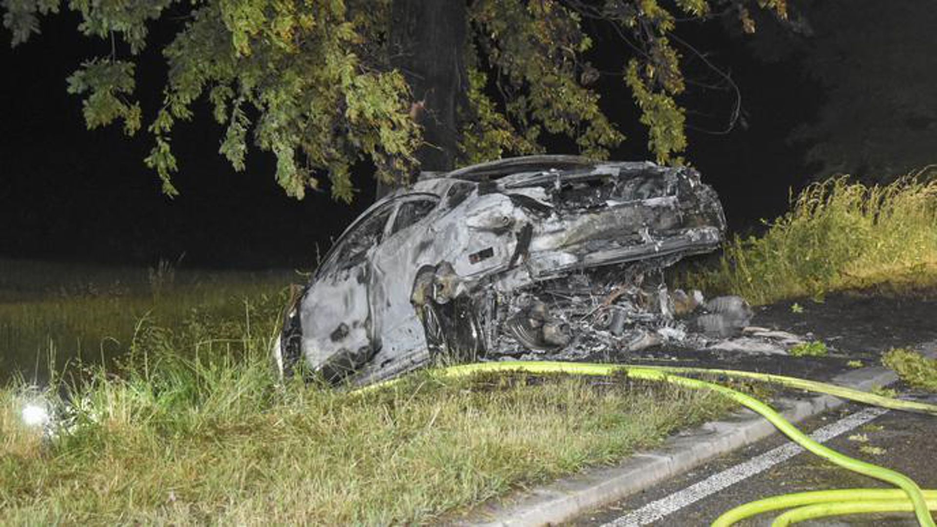 Ausgebrannt: Beide Insassen dieses Wagens starben bei einem mutmaßlichen illegalen Autorennen Ende Mai vergangenen Jahres auf der B10 bei Mühlacker..