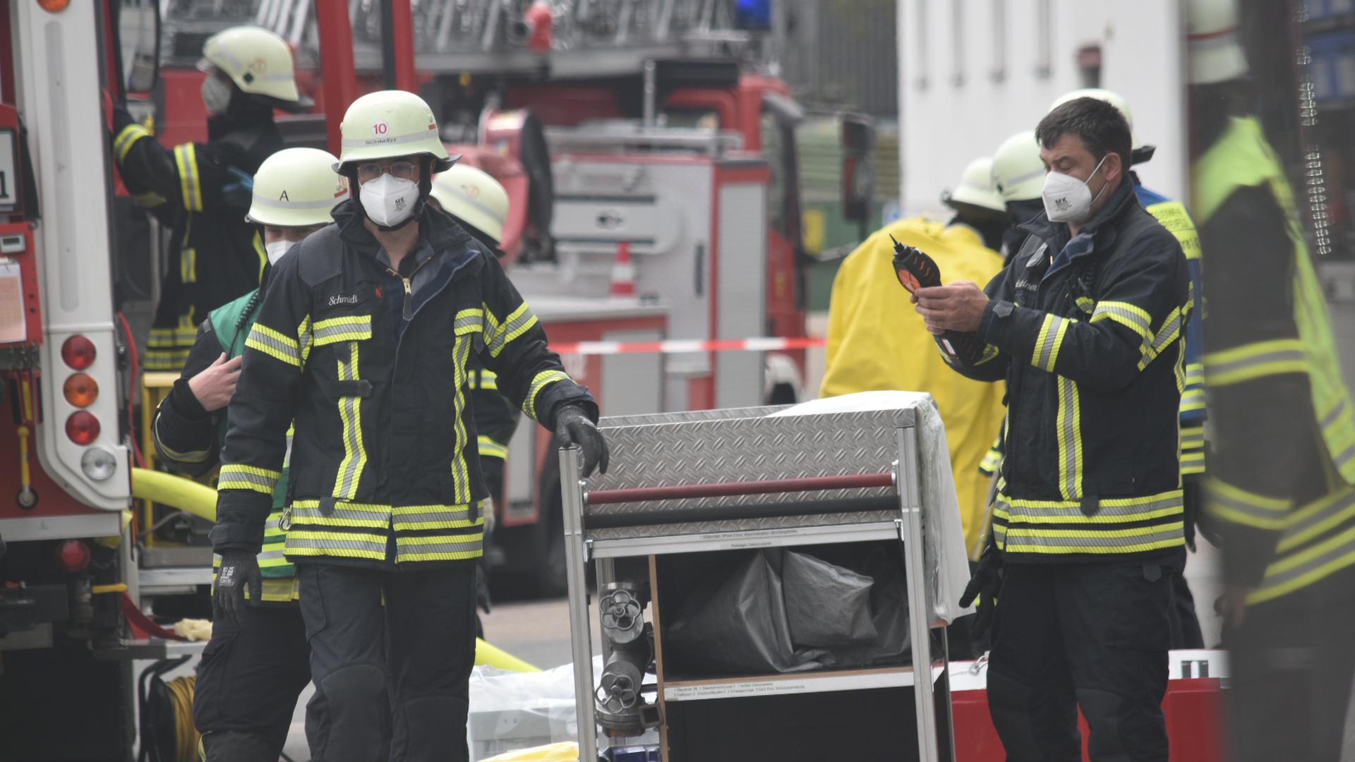 Großeinsatz: Mehrere Feuerwehren sind bei einer Firma in Birkenfeld.