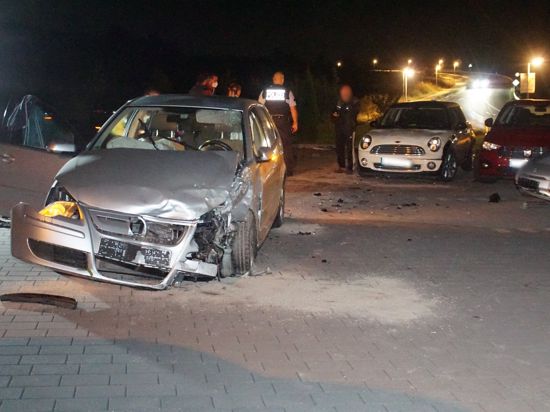Bilanz des Unfalls: Drei beschädigte Fahrzeuge mit einem Schaden von insgesamt 20.000 Euro. 