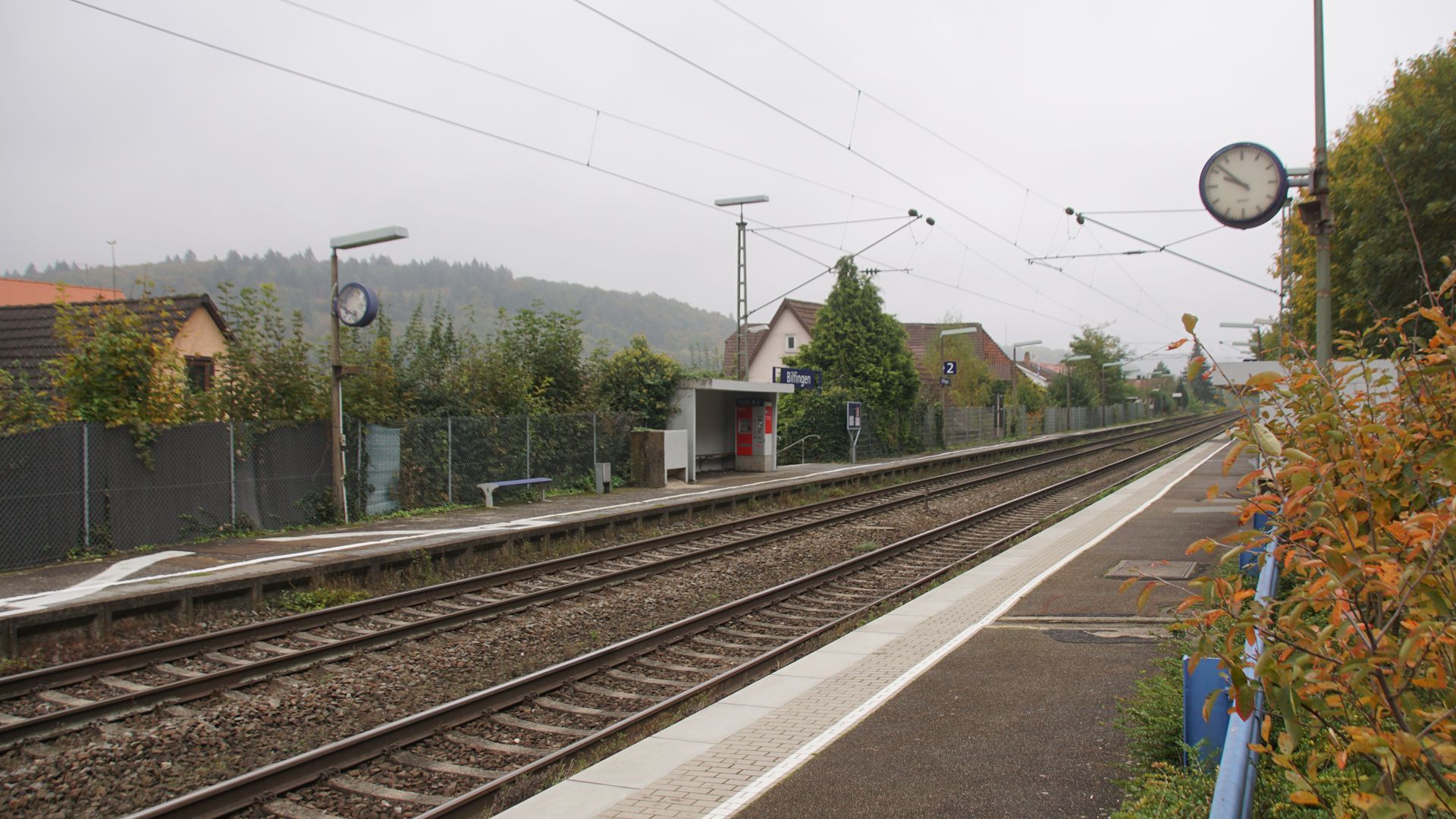 Eine Rampenlösung soll es richten: Der Bilfinger Bahnhof soll in Fahrtrichtung Karlsruhe barrierefrei erreichbar werden. Entsprechende Pläne hat die AVG nun dem Kämpfelbacher Gemeinderat vorgestellt.