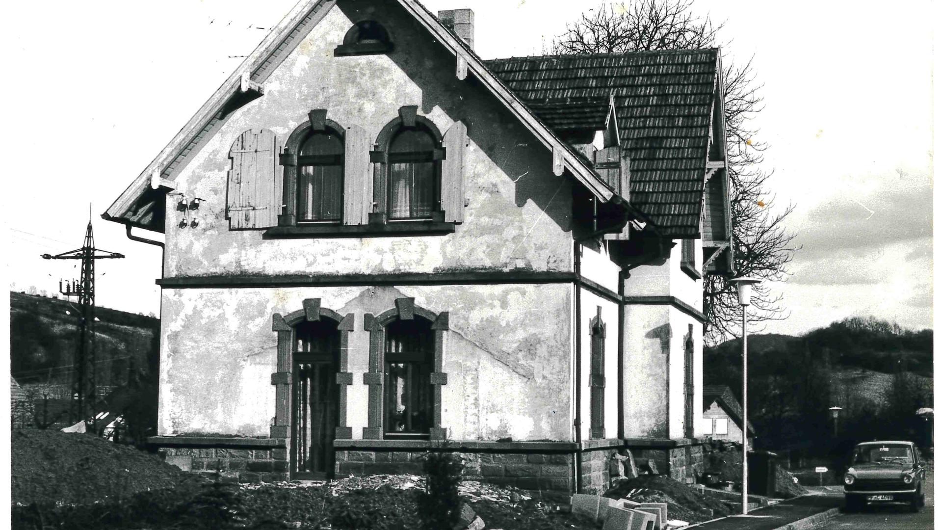 Bild des Bahnhofs Ellmendingen aus dem Jahr 1979