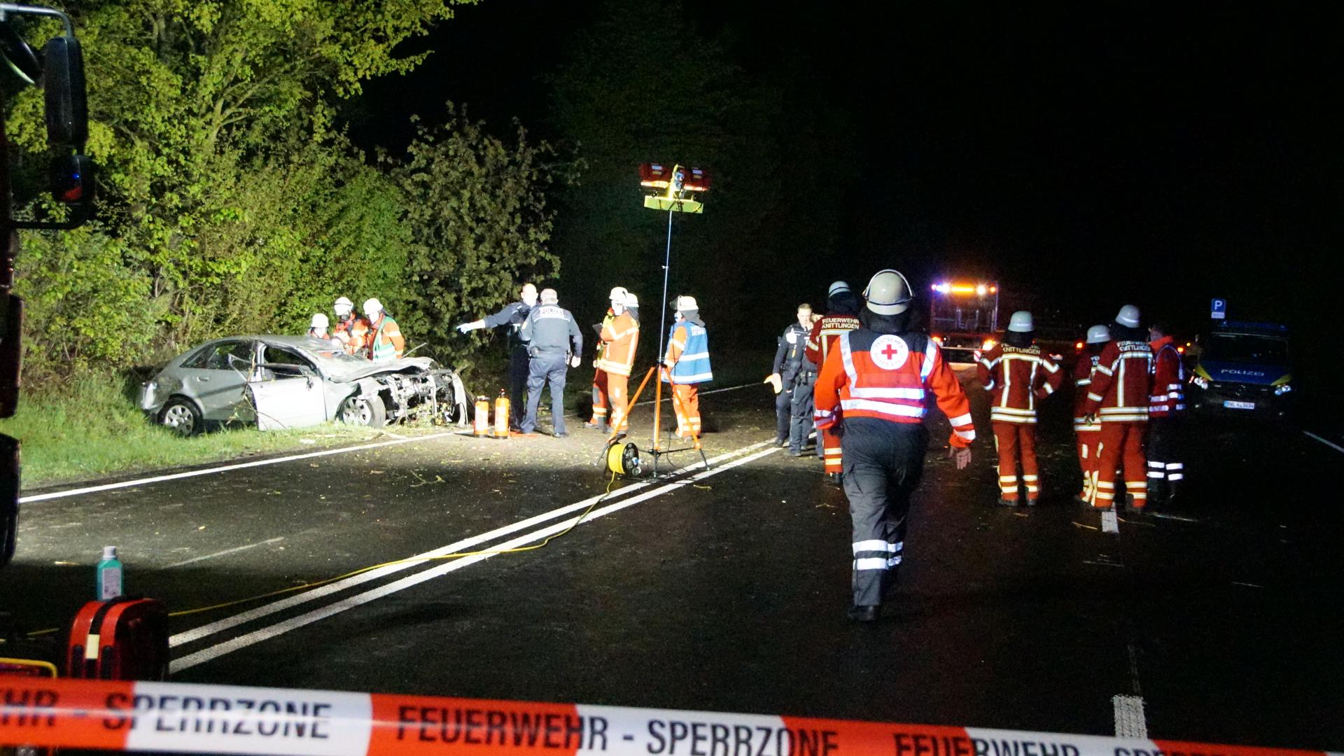 Nach dem schweren Unfall auf der B35 zwischen Knittlingen und Maulbronn war die Fahrbahn bis 1.30 Uhr gesperrt.