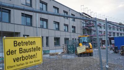 Noch nicht fertig: Das neue Seniorenzentrum in der Wilhelmstraße soll noch dieses Jahr eröffnet werden. Bis dahin will der Betreiber Übergangslösungen für die Bewohner anbieten, deren Einrichtung von Schließungen bedroht ist.