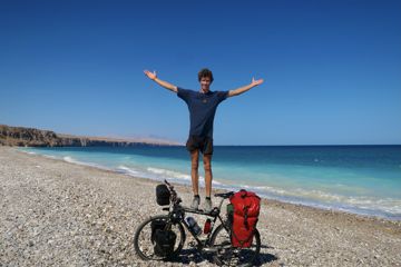 Mit seinem Fahrrad ist Johannes Hiller bis nach Oman gekommen. Dort hat er diesen beeindruckenden Strandabschnitt entdeckt.