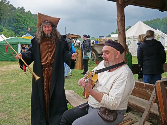Gaukler Flobold (links) und des Königs Musikant Petrus Fortunatus Mittelalterlicher Rittermarkt
