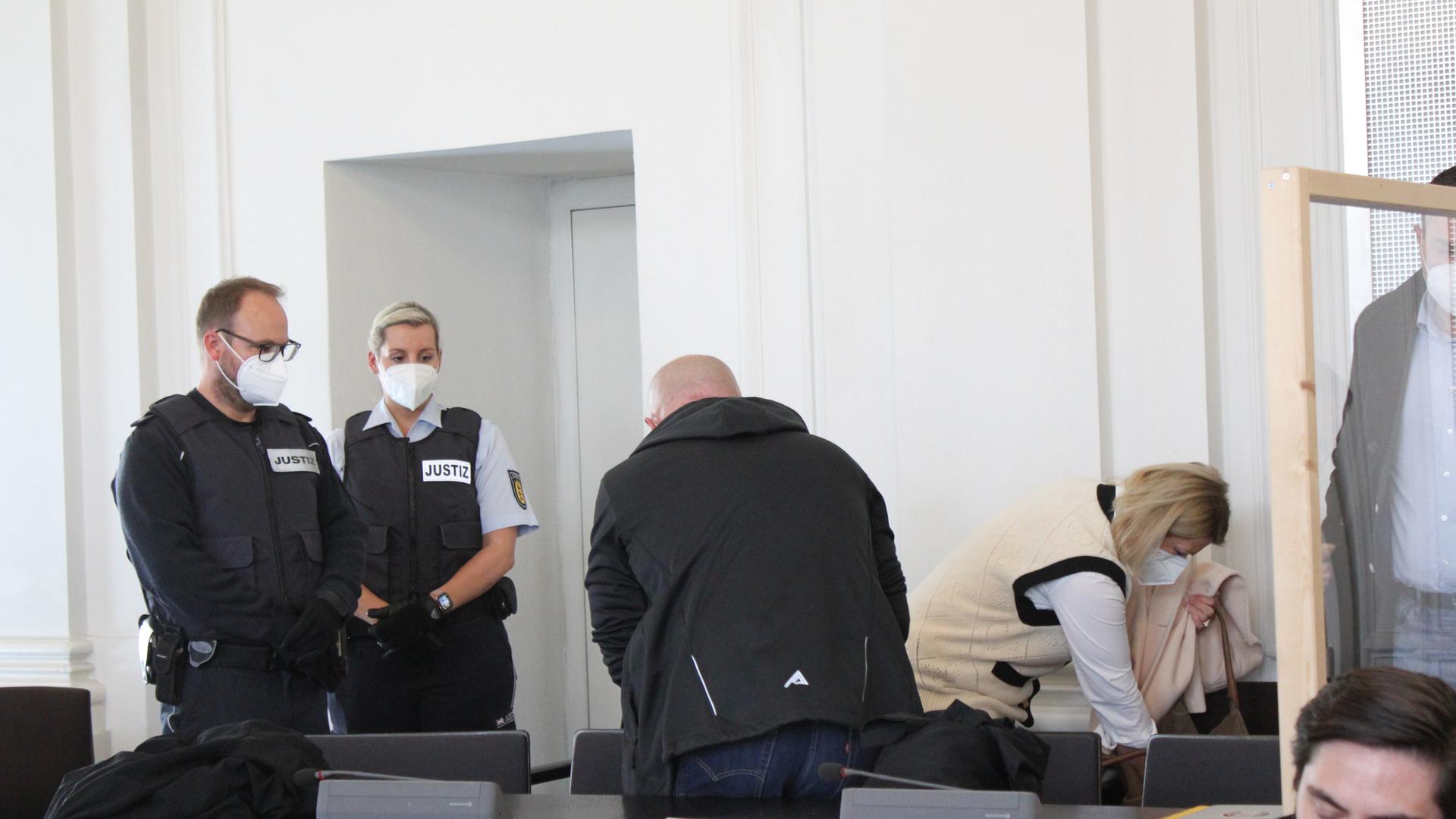 Wartet auf die Entscheidung des Bundesgerichtshofs: Der 44-Jährige aus Mühlacker, der Mitte Oktober vom Landgericht Karlsruhe wegen Mordes zu einer lebenslangen Haft verurteilt wurde. 