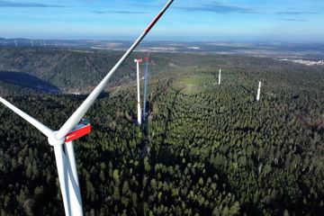 Windkraftanlagen im neuen Windpark bei Waldrennach 