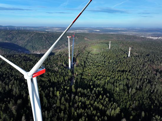 Windkraftanlagen im neuen Windpark bei Waldrennach 