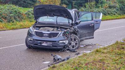 Bei dem Unfall bei Neuenbürg wurden drei Personen leicht verletzt.