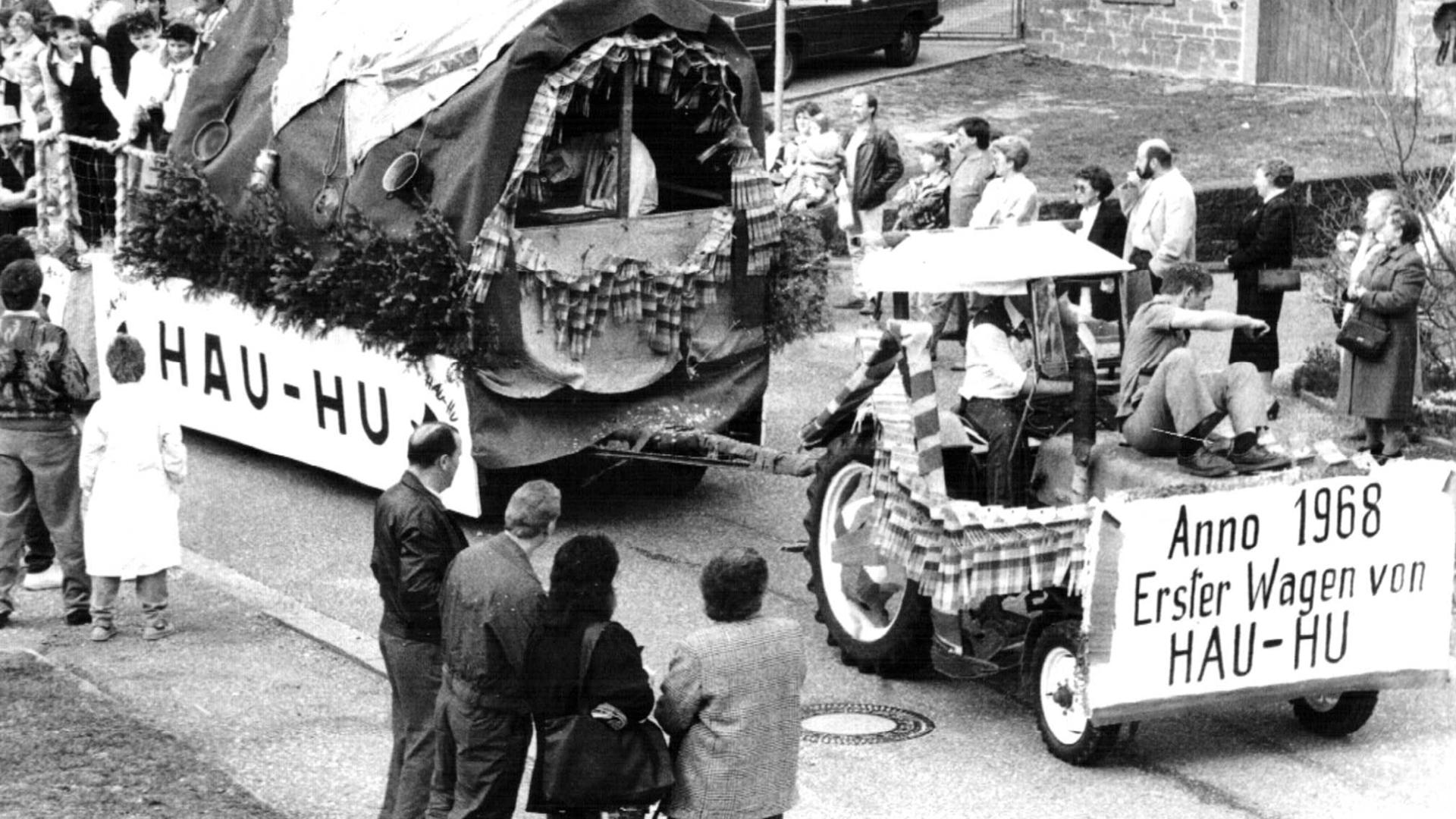 Ein Umzug wenige Jahre nach der Gründung zeigt den ersten Umzugswagen von 1968.