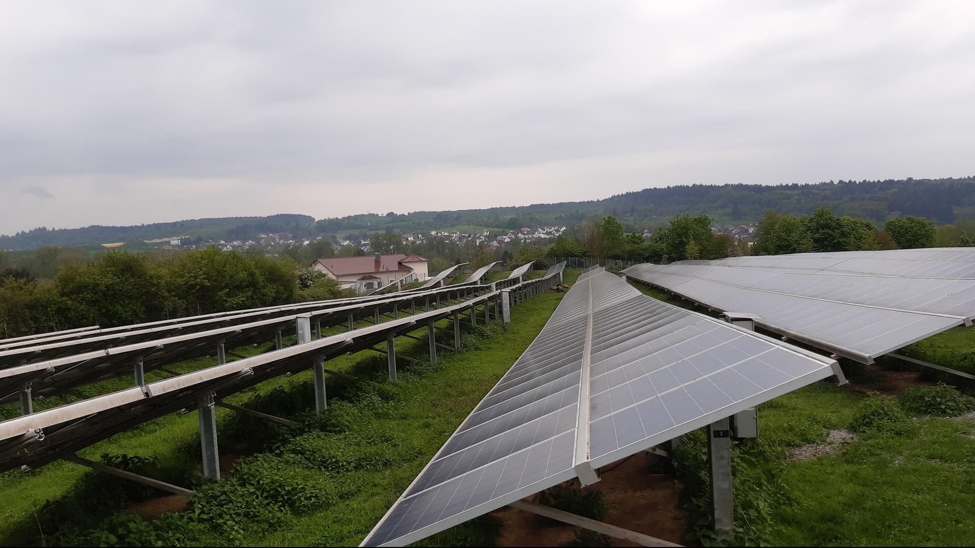 Einen weiteren Solarpark wie hier in Wilferdingen wird es zukünftig in Remchingen eher nicht geben – neben dem Ausbau von Dachanlagen will sich die Gemeinde über die mögliche Beteiligung an Windkraftanlagen Gedanken machen. 