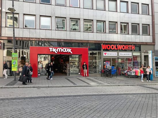 Mehrere Aktionskaufhäuser haben in der Pforzheimer Innenstadt direkt nebeneinander eröffnet.